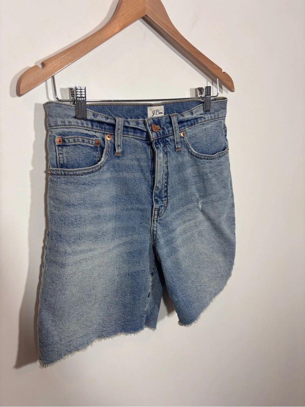 J. CREW Women’s Long Denim SHORTS in Norwalk Wash Raw Hem Size 27 Style AV252